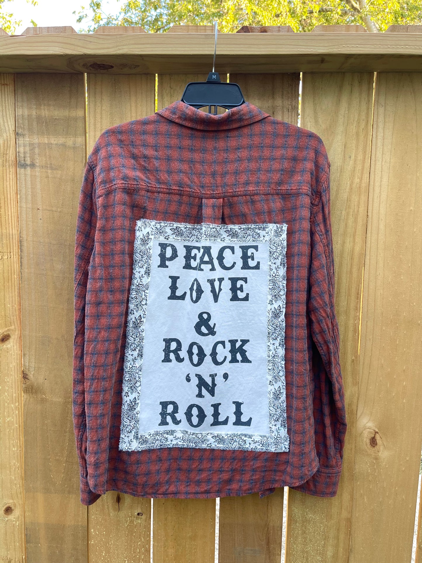 PEACE, LOVE & ROCK N ROLL M/L
